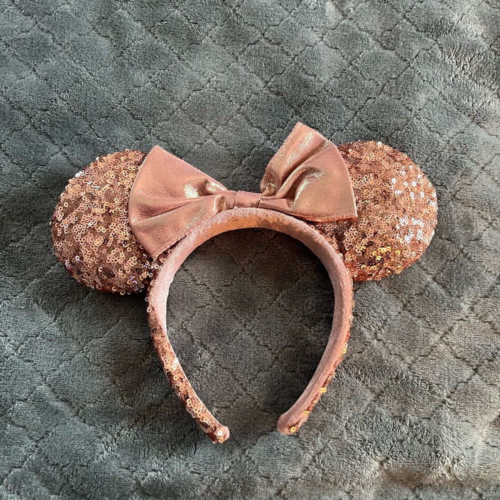 Disney Parks Minnie Mouse‎ Rose Gold Sequin Ear Headband Metallic Bow Accessory
